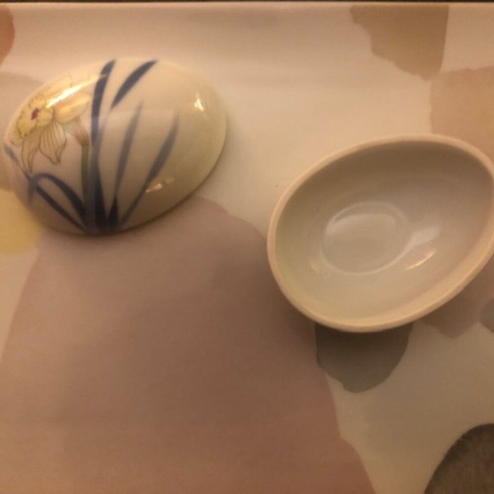 Danbury Mint Porcelain Easter Egg Trinket Box - Picture 7 of 9